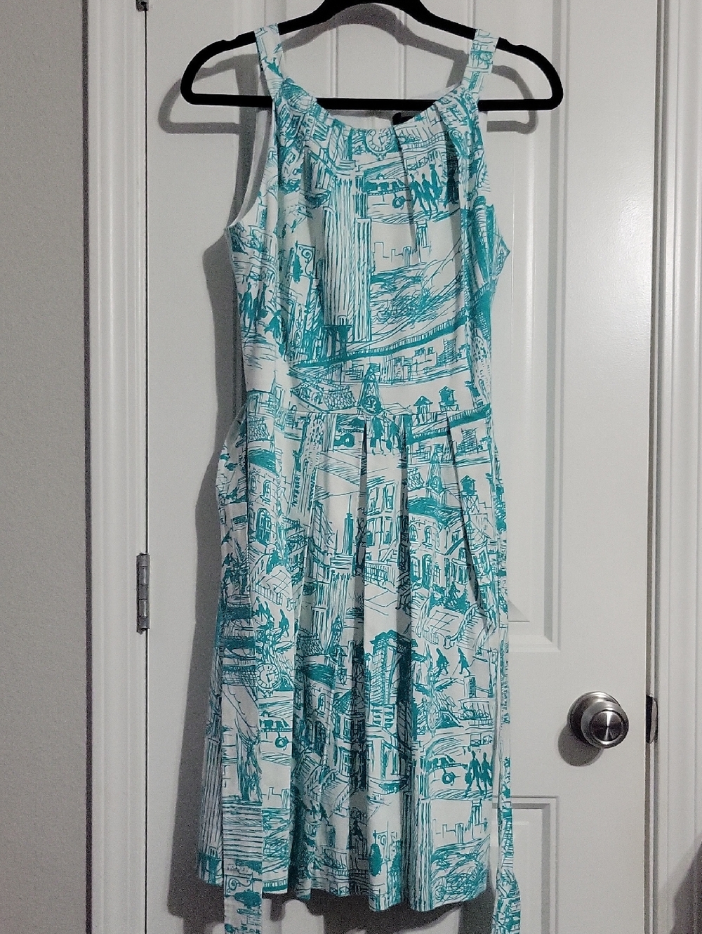 Green and White Printed Midi Dress *Callout Pic 6